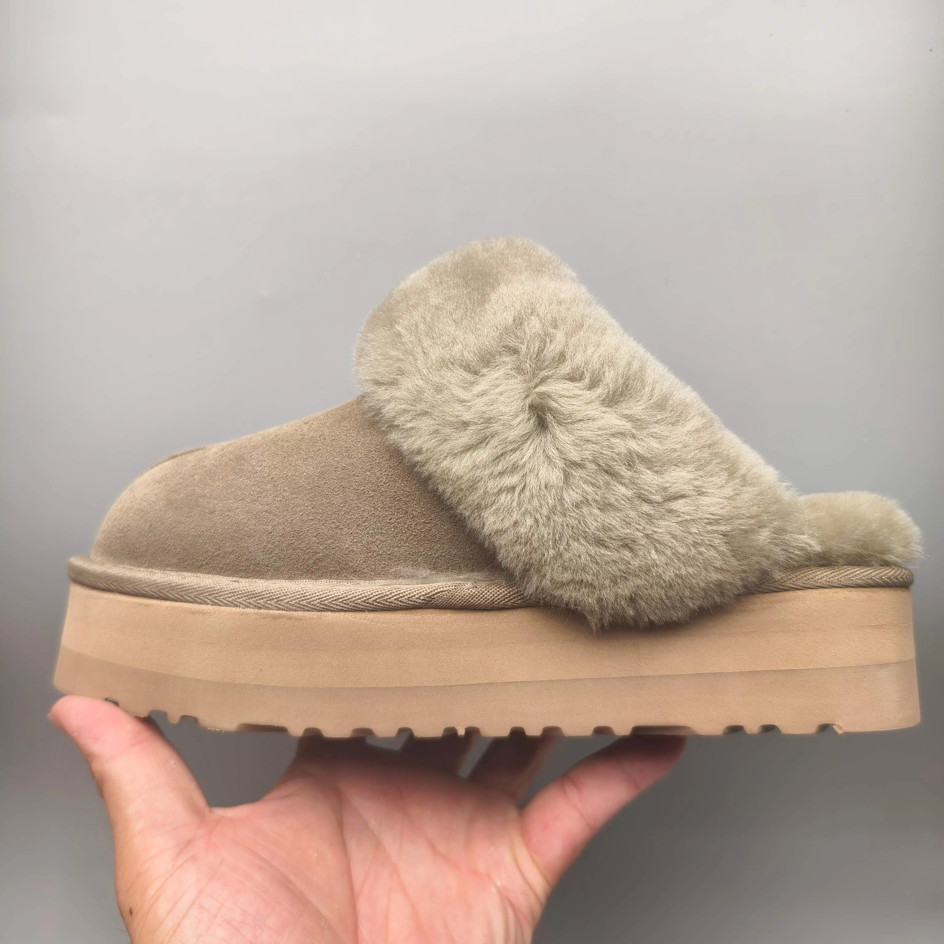 💰440 UGG sheepskin all-in-one snow boots 2550 🔥Thick-soled wool slippers (star slippers plus version) are comfortable and can be worn at home. Wool slippers can be worn outside. Split cow upper, Longfeng moccasin wool lining. The original three-layer combination outsole is light and comfortable on the foot. Only the top version is made. The oil edge craftsmanship is exquisite! Color: maroon gray sand antelope brown black code number: 35-41